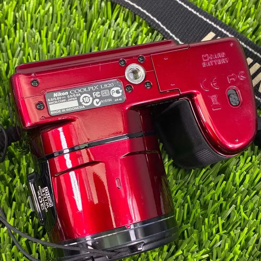 Nikon COOLPIX L820 16.0MP Digital Camera with 30x Zoom - Red